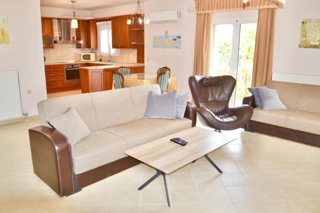 הרקליון Giorgos Large Size Apartments -Family Friendly With Free Parking And Yard Views מראה חיצוני תמונה