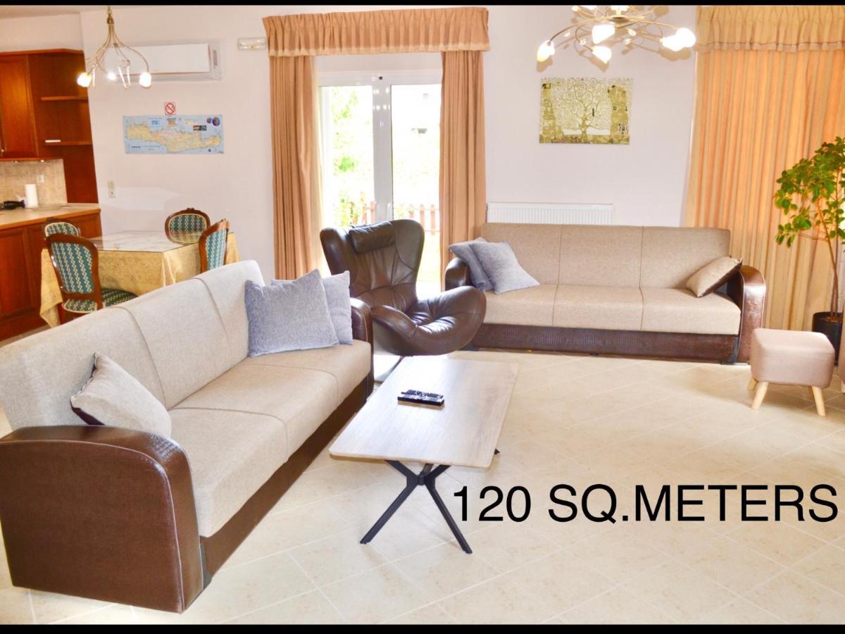 הרקליון Giorgos Large Size Apartments -Family Friendly With Free Parking And Yard Views מראה חיצוני תמונה