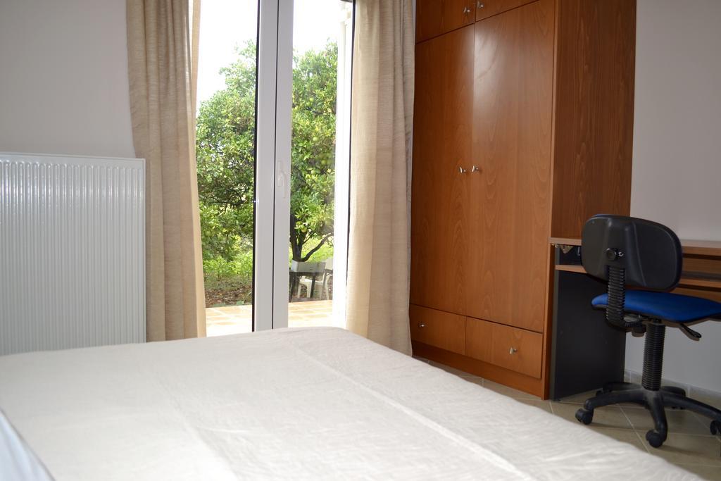 הרקליון Giorgos Large Size Apartments -Family Friendly With Free Parking And Yard Views מראה חיצוני תמונה